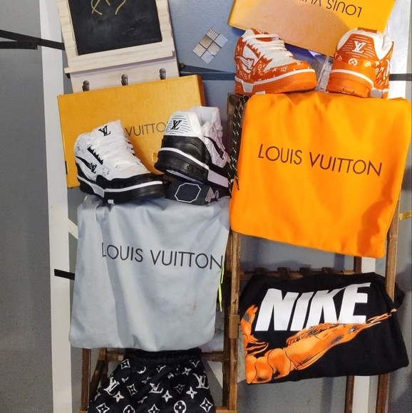 Sneakers Changing color. - Picture 7 of 8